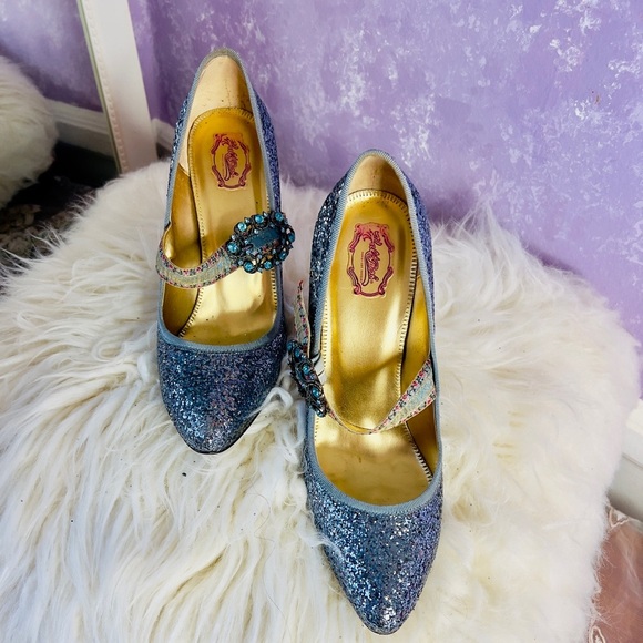 Hale Bob size 9 Scarlet blue, glittery pumps with a beautiful brooch fastener. - Picture 15 of 15